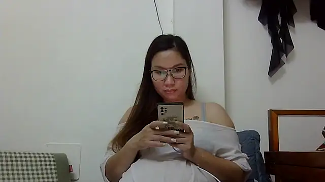 Kiko_sunflower live cam on StripChat