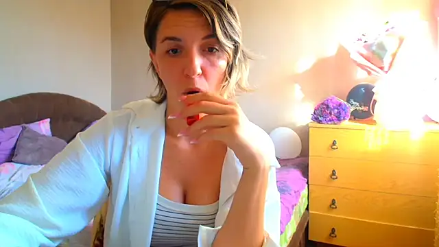Lana_Foxyy live cam on StripChat