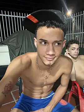 friends_lust_latin live cam on StripChat
