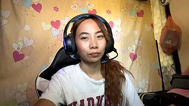 PiaSwida live cam on StripChat