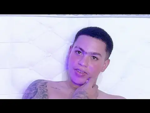 AustinThompsonn live cam on StripChat