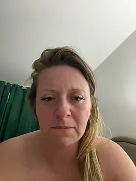 Poppyshaw_ live cam on StripChat