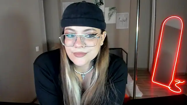MiraTorson live cam on StripChat