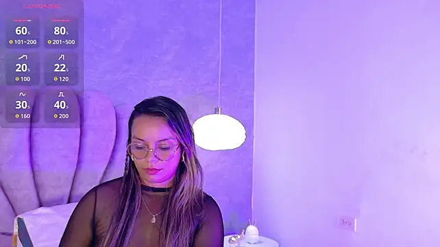 AlexaStevenson live cam on StripChat