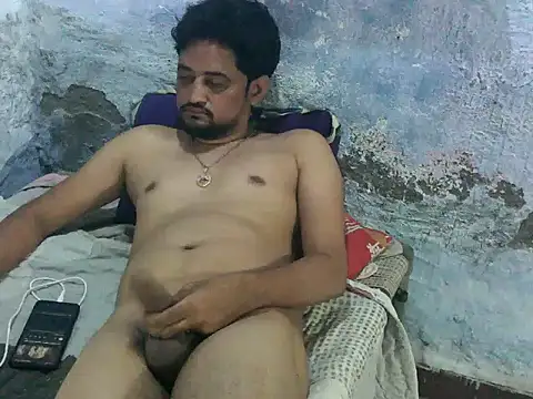 ROCOGUJUBULL live cam on StripChat