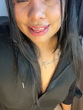 Rashell1_Queen live cam on StripChat