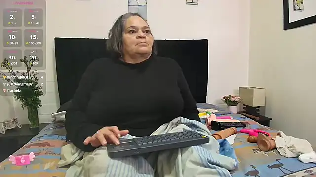 QueenMatturex live cam on StripChat