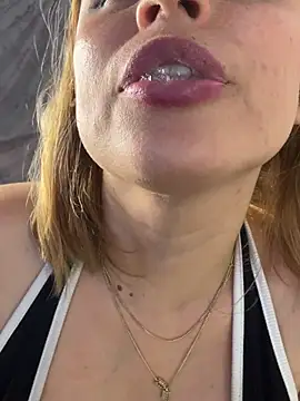 Adeline_1 live cam on StripChat
