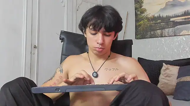 Tyler_durten live cam on StripChat