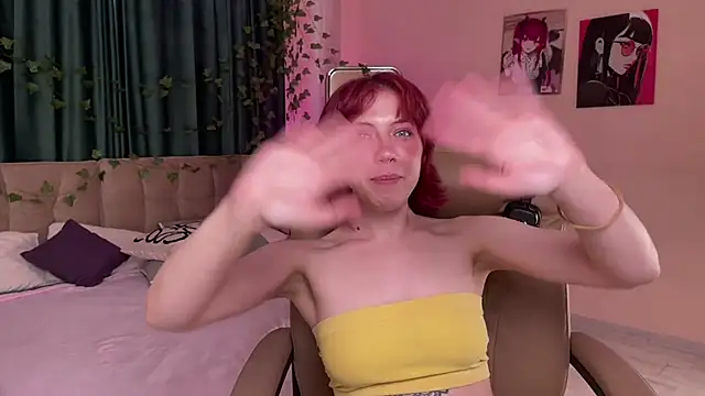 Love_is_Lola webcam