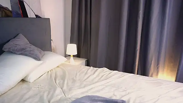 NanceeFinlay live cam on StripChat