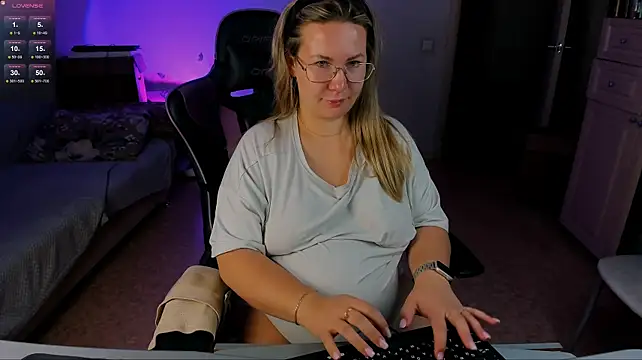 Pregnantariana live cam on StripChat