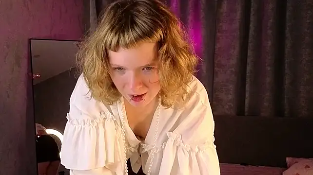 VioletDesiree live cam on StripChat