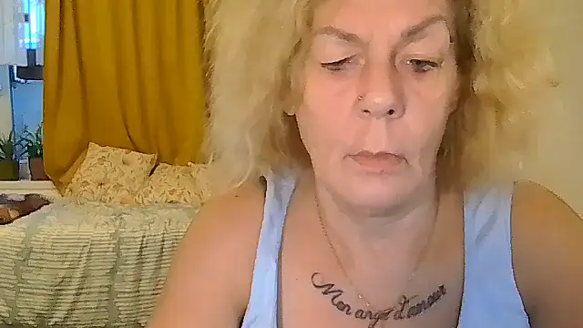 belgianshantie live cam on StripChat