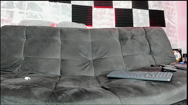 leonidas_18k live cam on StripChat