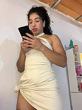 Miily_0 live cam on StripChat
