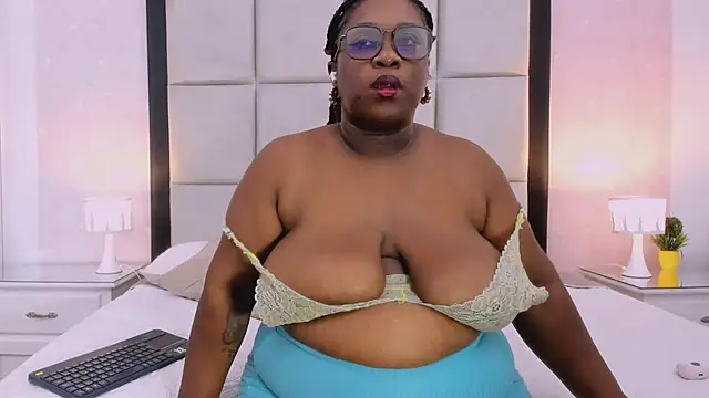 TreisyVixen
