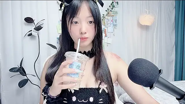 Winnie666999 live cam on StripChat