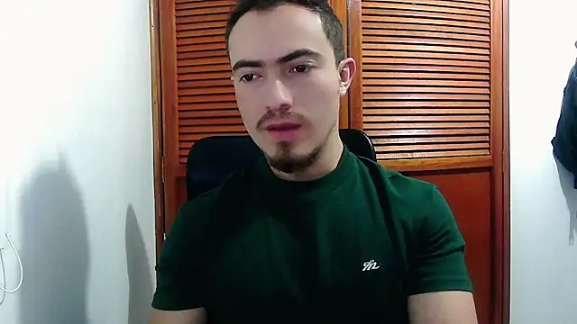 TouchDaddy4 live cam on StripChat