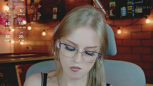 KiraMontoya live cam on StripChat