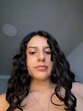 OhMySelenyx3 live cam on StripChat