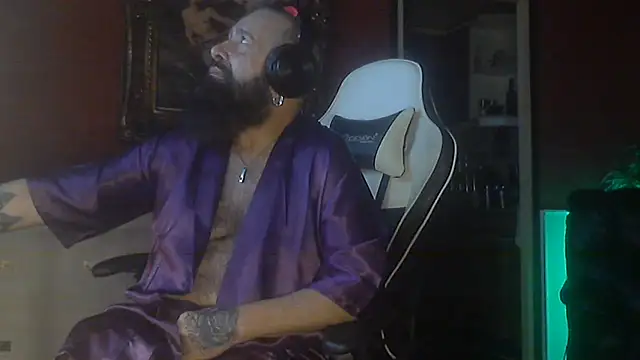 maseurbeardedpig live cam on StripChat