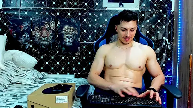 javiersexymann live cam on StripChat
