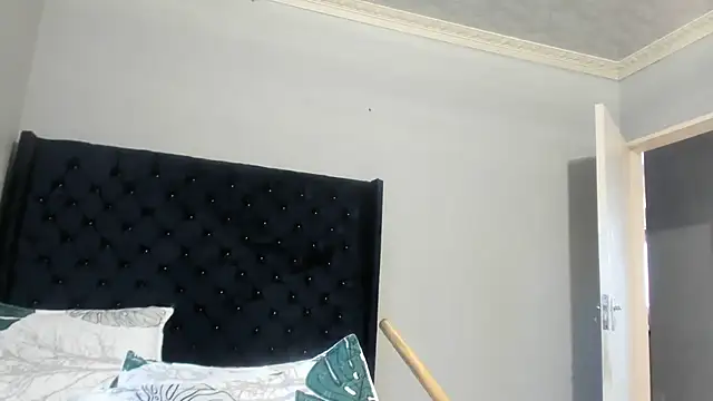 ConnieSmall24 webcam