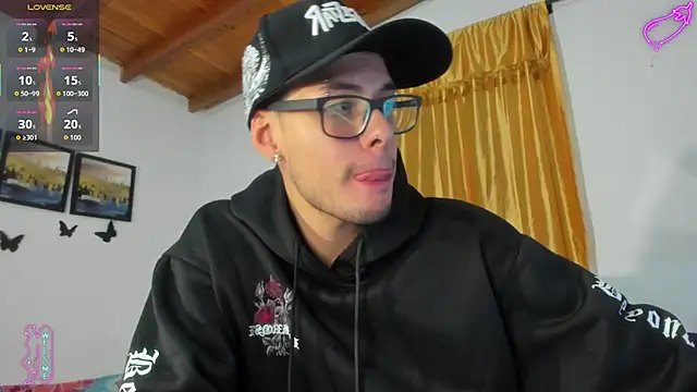 Vlad__night live cam on StripChat