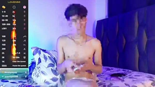 axxxel_twink live cam on StripChat
