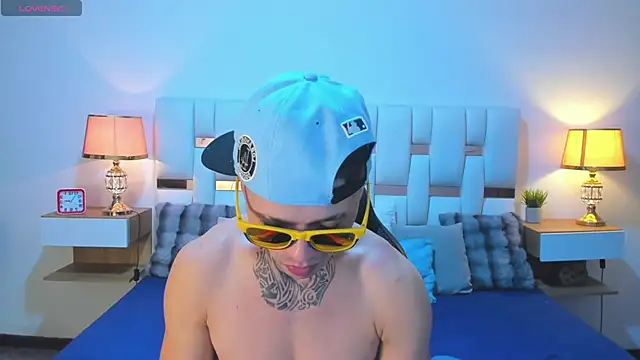 Zeus_damian21 live cam on StripChat