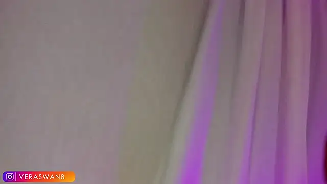 VeraSwan1 live cam on StripChat