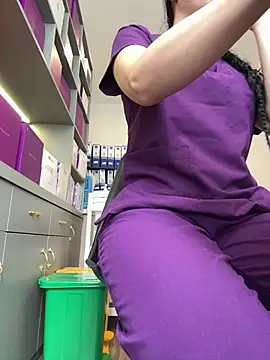 secretly_masturbating live cam on StripChat
