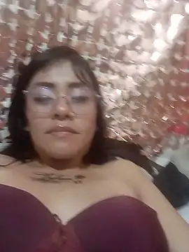 milly_hotty live cam on StripChat