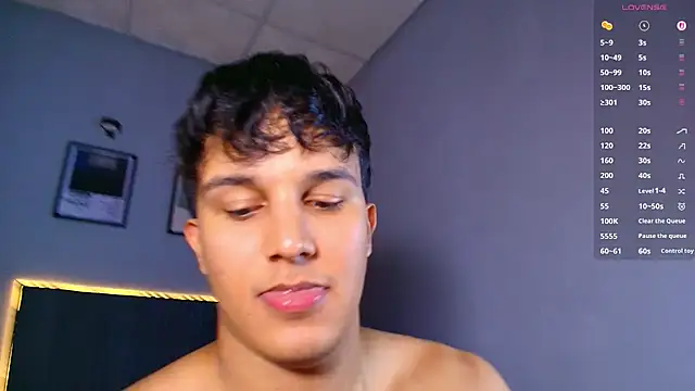 Leo_Savage_ webcam