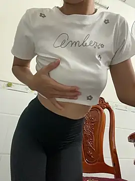 NINA2102 live cam on StripChat