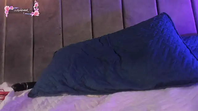 Luna_honey9 live cam on StripChat