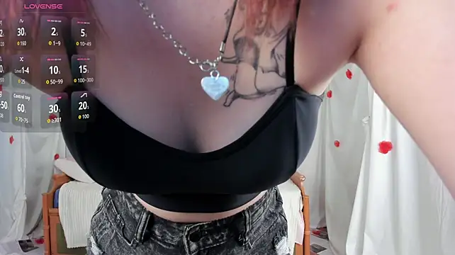 Crazykitta live cam on StripChat