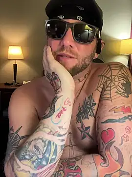 Livingpuddle live cam on StripChat