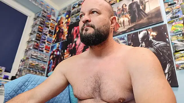 Muscle_Bear live cam on StripChat