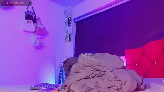 naomy__xx live cam on StripChat