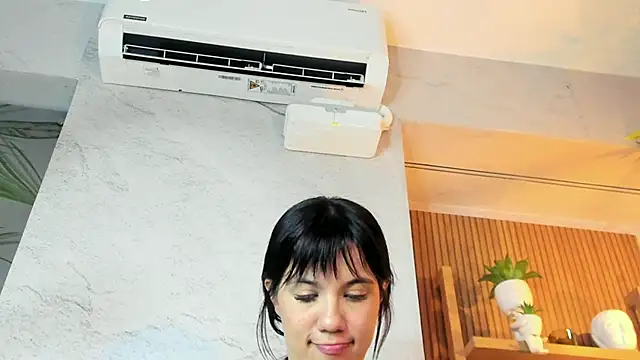 MelaniieRoux live cam on StripChat
