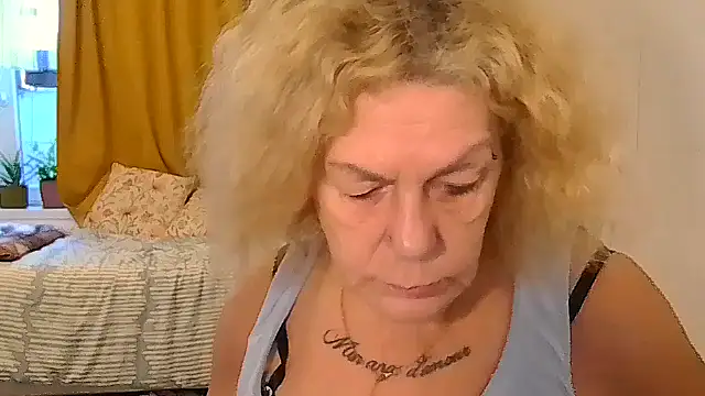 belgianshantie live cam on StripChat