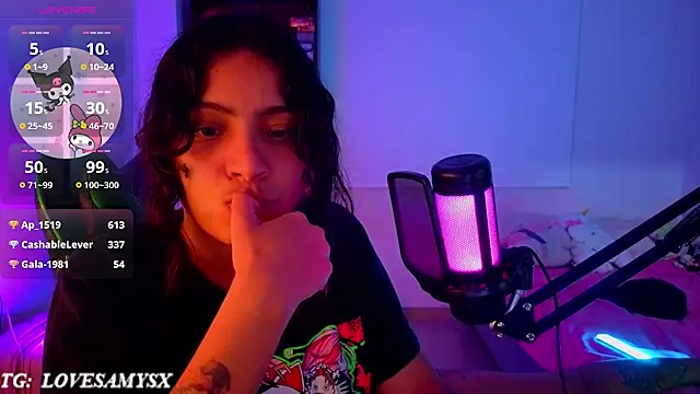 Lovelyamyy live cam on StripChat