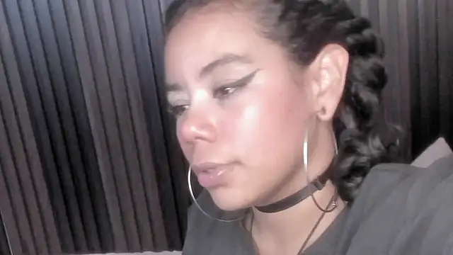 tatti__monroe live cam on StripChat