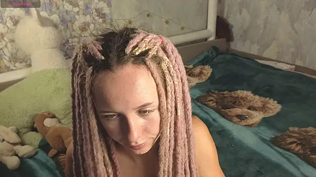 cutest_lucy live cam on StripChat