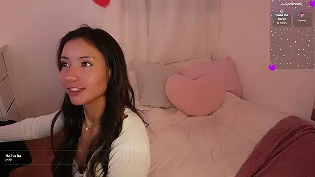 AbyWhitee live cam on StripChat
