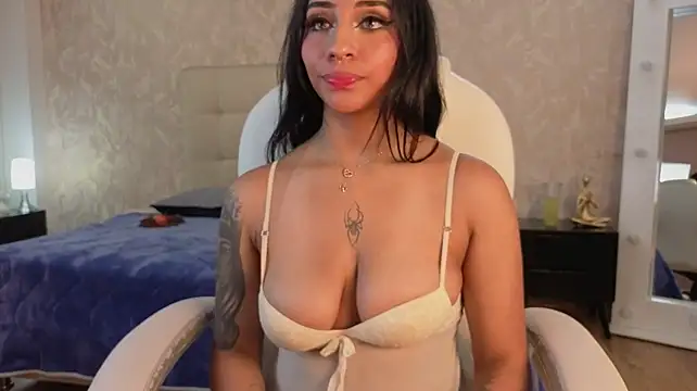 camille1310 live cam on StripChat