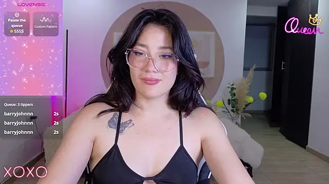 Eliih_01 live cam on StripChat