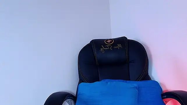 naomi_kyse live cam on StripChat